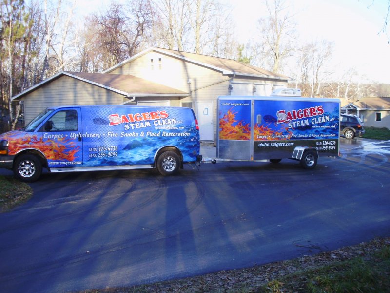 New Trailer pics with van 001.jpg