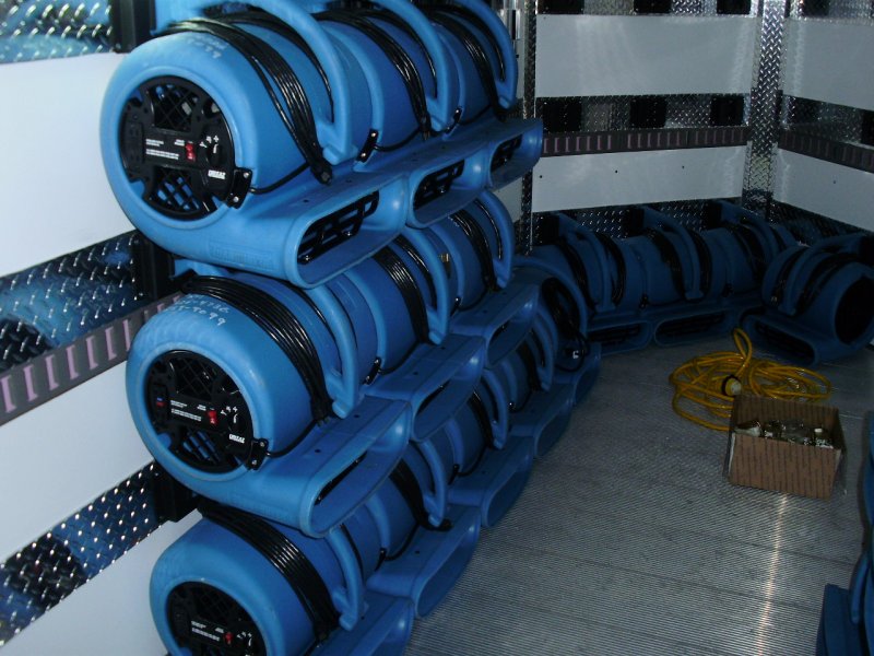 New trailer with blowers 002.jpg